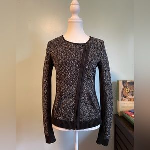 EUC Ann Taylor Loft Black White Tweed Asymmetrical Zip Sweater Jacket Size XS